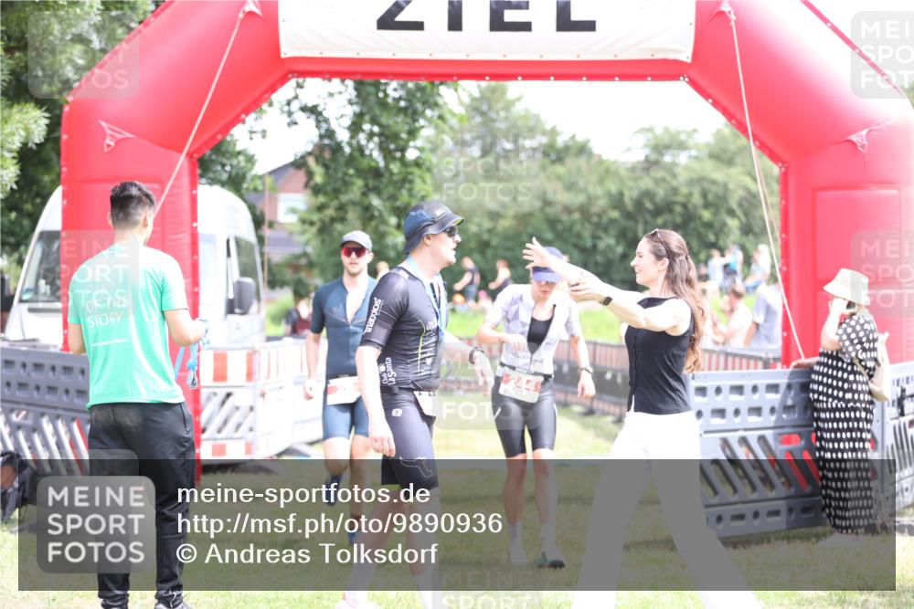 21.06.2026 - 29. Vierlanden-Triathlon Andreas Tolksdorf http://msf.ph/oto/9890936 21.06.2026 13:14:18 Ziel 29, 244, 29, 244 meine-sportfotos.de