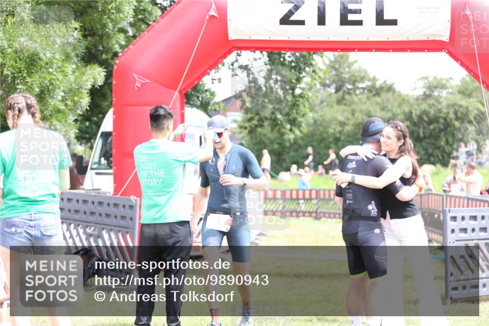 21.06.2026 - 29. Vierlanden-Triathlon Andreas Tolksdorf http://msf.ph/oto/9890943 21.06.2026 13:14:19 Ziel 29, 244, 29, 244 meine-sportfotos.de