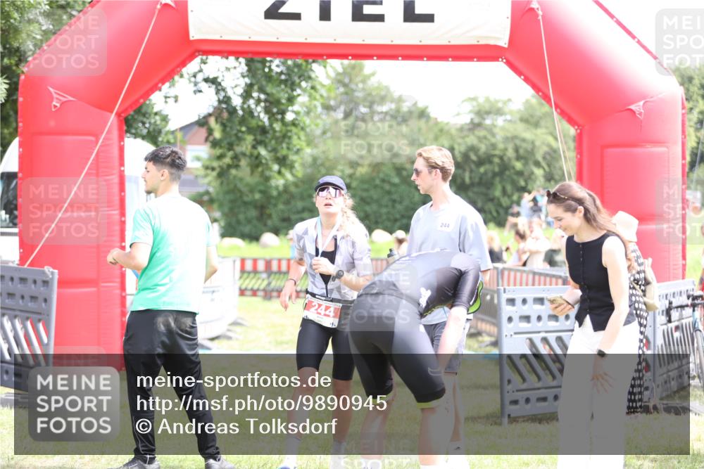 21.06.2026 - 29. Vierlanden-Triathlon Andreas Tolksdorf http://msf.ph/oto/9890945 21.06.2026 13:14:28 Ziel  meine-sportfotos.de