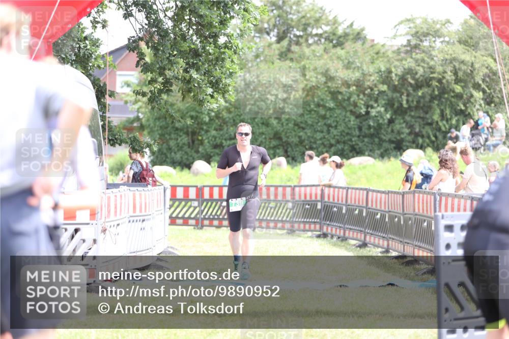 21.06.2026 - 29. Vierlanden-Triathlon Andreas Tolksdorf http://msf.ph/oto/9890952 21.06.2026 13:14:49 Ziel 739, 739 meine-sportfotos.de