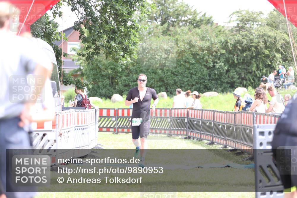 21.06.2026 - 29. Vierlanden-Triathlon Andreas Tolksdorf http://msf.ph/oto/9890953 21.06.2026 13:14:49 Ziel 739, 739 meine-sportfotos.de