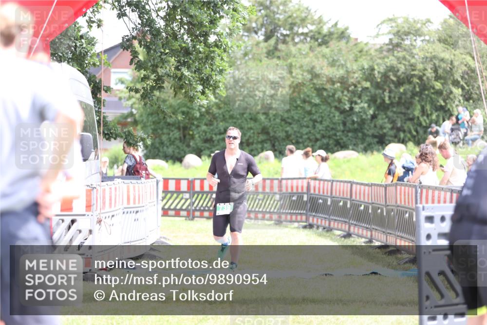 21.06.2026 - 29. Vierlanden-Triathlon Andreas Tolksdorf http://msf.ph/oto/9890954 21.06.2026 13:14:49 Ziel 739, 739 meine-sportfotos.de