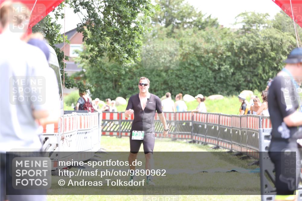 21.06.2026 - 29. Vierlanden-Triathlon Andreas Tolksdorf http://msf.ph/oto/9890962 21.06.2026 13:14:50 Ziel 739, 739 meine-sportfotos.de