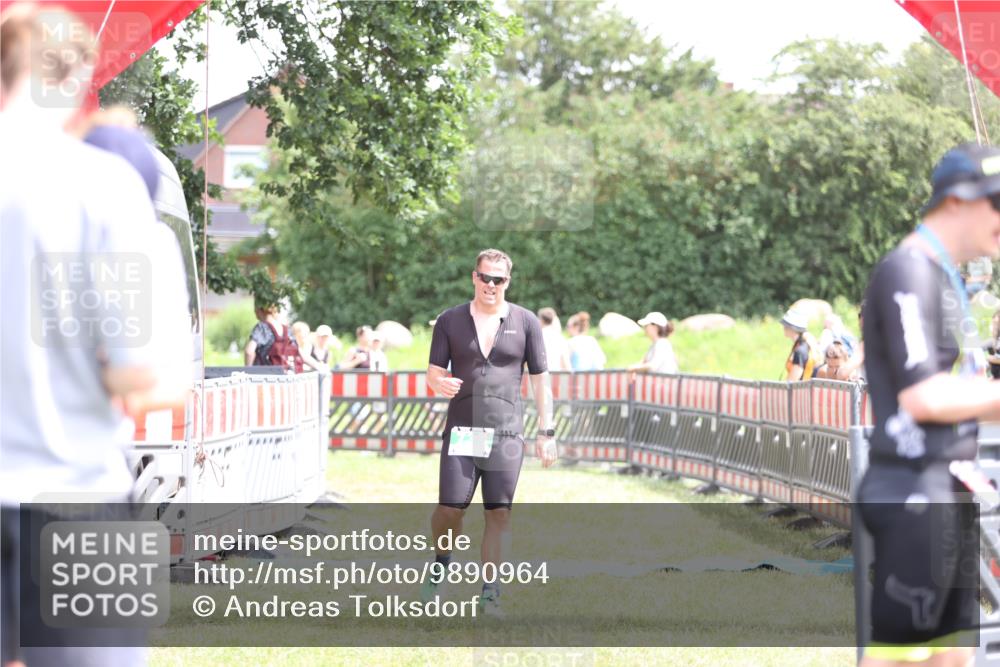21.06.2026 - 29. Vierlanden-Triathlon Andreas Tolksdorf http://msf.ph/oto/9890964 21.06.2026 13:14:51 Ziel 739, 739 meine-sportfotos.de
