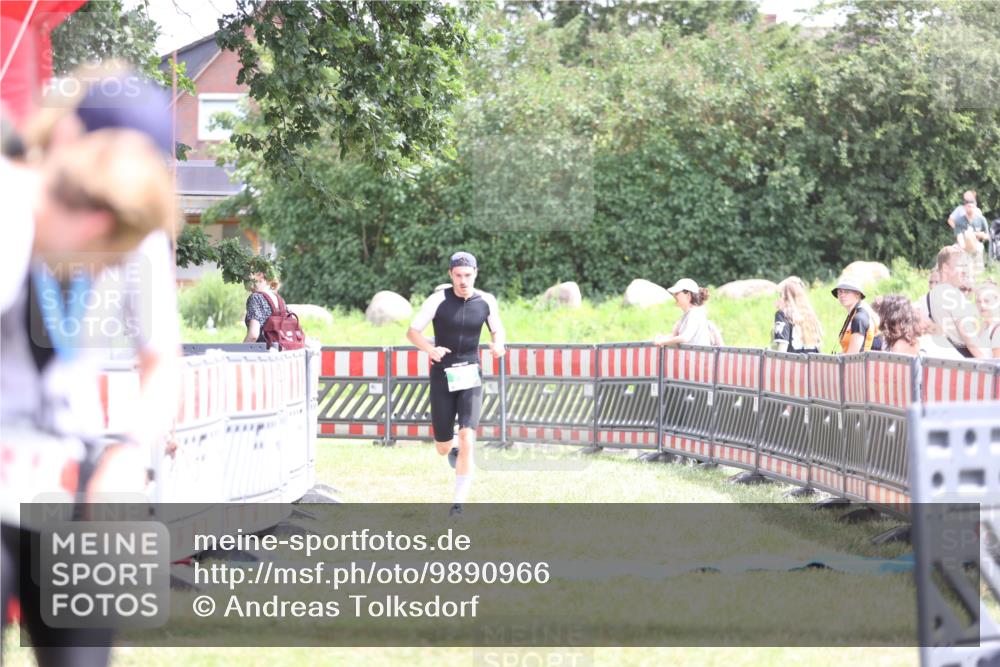 21.06.2026 - 29. Vierlanden-Triathlon Andreas Tolksdorf http://msf.ph/oto/9890966 21.06.2026 13:15:10 Ziel 701, 701 meine-sportfotos.de