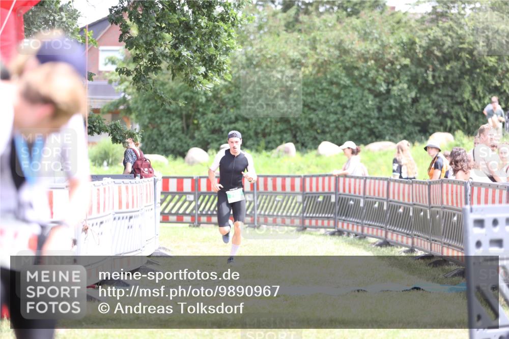 21.06.2026 - 29. Vierlanden-Triathlon Andreas Tolksdorf http://msf.ph/oto/9890967 21.06.2026 13:15:10 Ziel 701, 701 meine-sportfotos.de