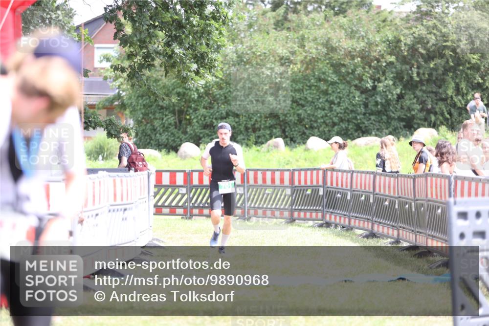 21.06.2026 - 29. Vierlanden-Triathlon Andreas Tolksdorf http://msf.ph/oto/9890968 21.06.2026 13:15:10 Ziel 701, 701 meine-sportfotos.de