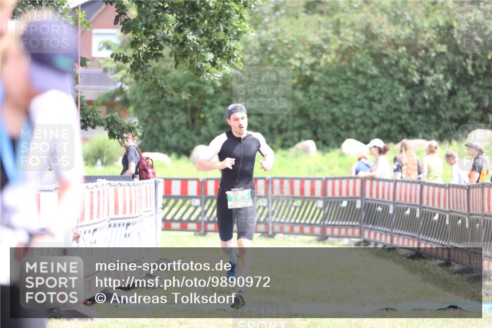 21.06.2026 - 29. Vierlanden-Triathlon Andreas Tolksdorf http://msf.ph/oto/9890972 21.06.2026 13:15:11 Ziel 701, 701 meine-sportfotos.de