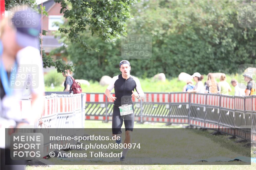 21.06.2026 - 29. Vierlanden-Triathlon Andreas Tolksdorf http://msf.ph/oto/9890974 21.06.2026 13:15:11 Ziel 701, 701 meine-sportfotos.de