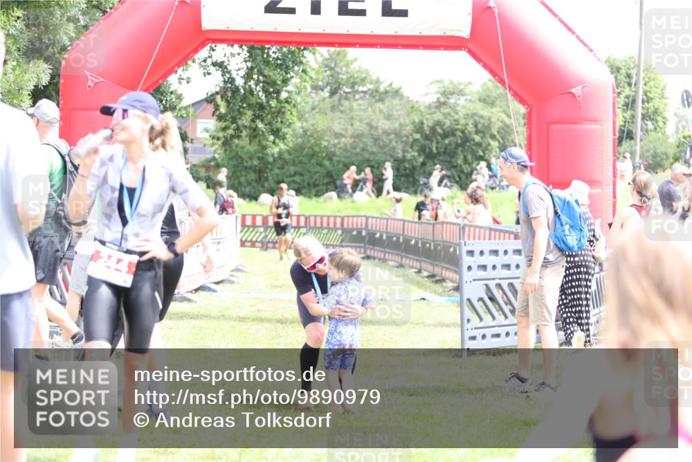 21.06.2026 - 29. Vierlanden-Triathlon Andreas Tolksdorf http://msf.ph/oto/9890979 21.06.2026 13:15:32 Ziel 8, 159, 8, 159 meine-sportfotos.de