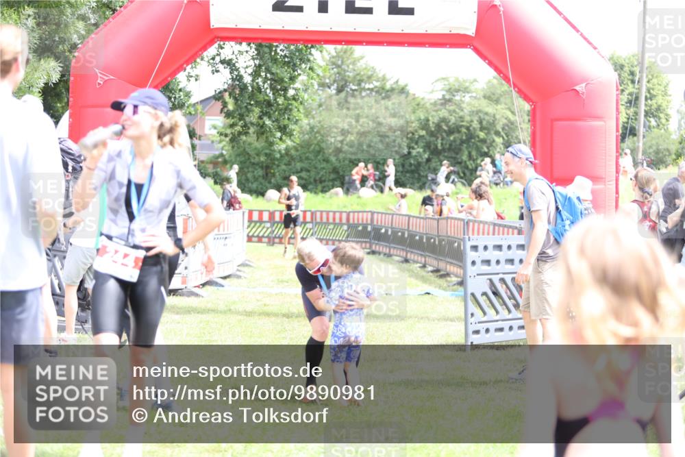 21.06.2026 - 29. Vierlanden-Triathlon Andreas Tolksdorf http://msf.ph/oto/9890981 21.06.2026 13:15:32 Ziel 8, 159, 8, 159 meine-sportfotos.de