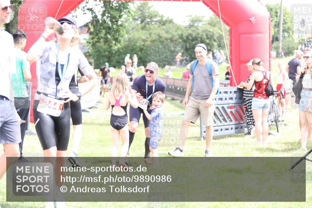 21.06.2026 - 29. Vierlanden-Triathlon Andreas Tolksdorf http://msf.ph/oto/9890986 21.06.2026 13:15:35 Ziel 8, 159, 8, 159 meine-sportfotos.de