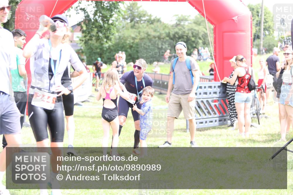 21.06.2026 - 29. Vierlanden-Triathlon Andreas Tolksdorf http://msf.ph/oto/9890989 21.06.2026 13:15:35 Ziel 8, 159, 8, 159 meine-sportfotos.de