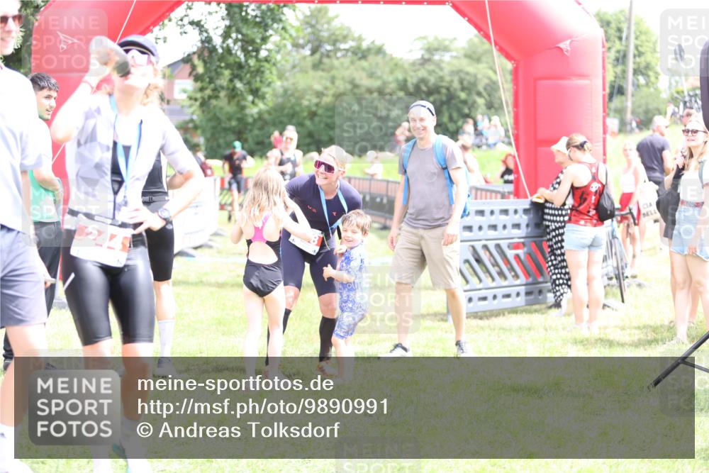 21.06.2026 - 29. Vierlanden-Triathlon Andreas Tolksdorf http://msf.ph/oto/9890991 21.06.2026 13:15:35 Ziel 8, 159, 8, 159 meine-sportfotos.de
