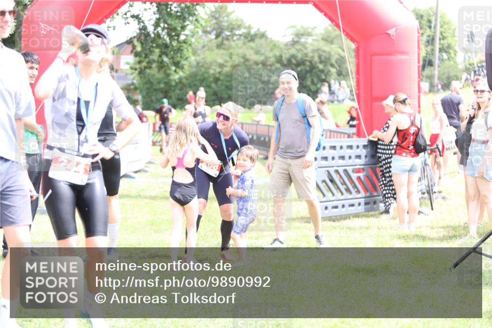 21.06.2026 - 29. Vierlanden-Triathlon Andreas Tolksdorf http://msf.ph/oto/9890992 21.06.2026 13:15:35 Ziel 8, 159, 8, 159 meine-sportfotos.de