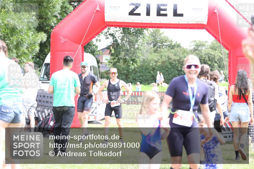 21.06.2026 - 29. Vierlanden-Triathlon Andreas Tolksdorf http://msf.ph/oto/9891000 21.06.2026 13:15:45 Ziel 159, 930, 159, 930 meine-sportfotos.de