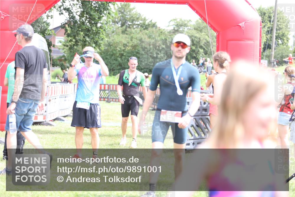 21.06.2026 - 29. Vierlanden-Triathlon Andreas Tolksdorf http://msf.ph/oto/9891001 21.06.2026 13:16:04 Ziel 641, 655, 641, 655 meine-sportfotos.de