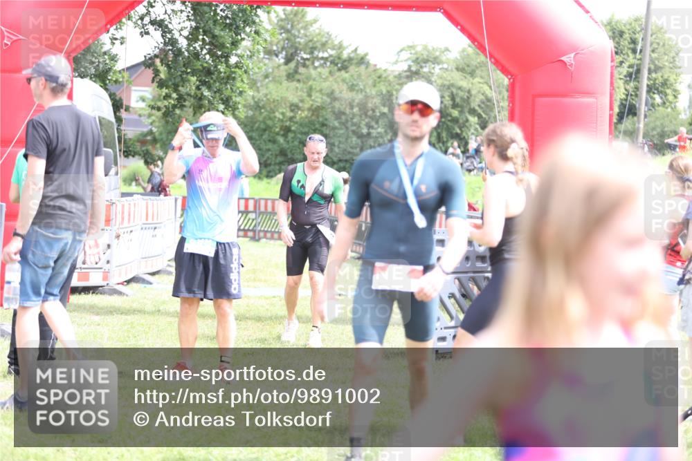21.06.2026 - 29. Vierlanden-Triathlon Andreas Tolksdorf http://msf.ph/oto/9891002 21.06.2026 13:16:04 Ziel 641, 655, 641, 655 meine-sportfotos.de