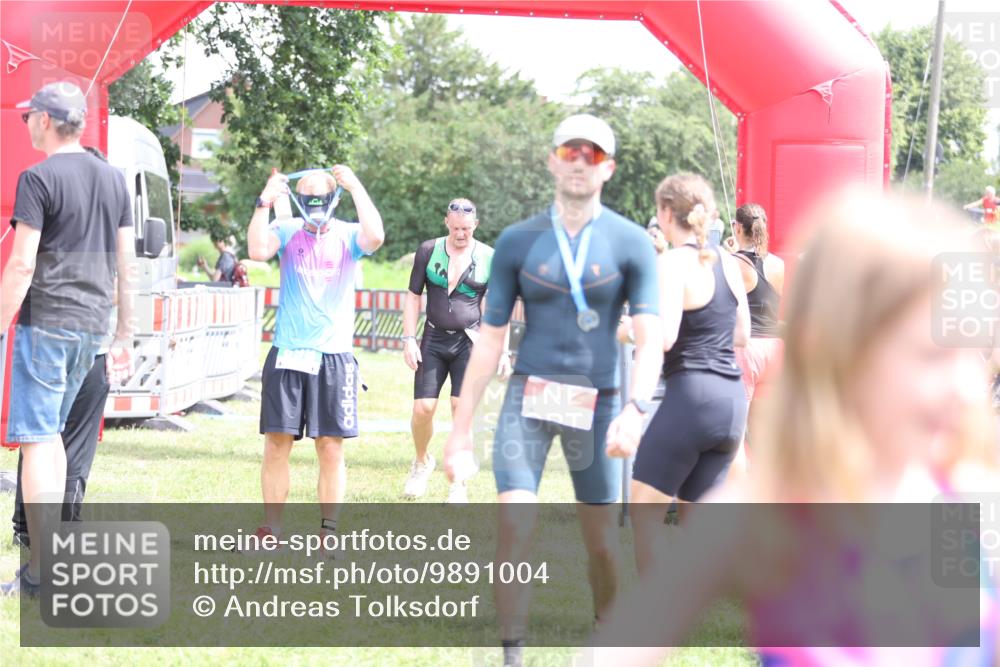 21.06.2026 - 29. Vierlanden-Triathlon Andreas Tolksdorf http://msf.ph/oto/9891004 21.06.2026 13:16:04 Ziel 641, 655, 641, 655 meine-sportfotos.de