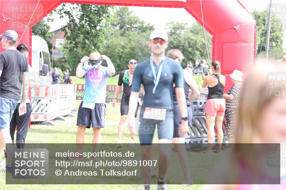 21.06.2026 - 29. Vierlanden-Triathlon Andreas Tolksdorf http://msf.ph/oto/9891007 21.06.2026 13:16:04 Ziel 641, 655, 641, 655 meine-sportfotos.de