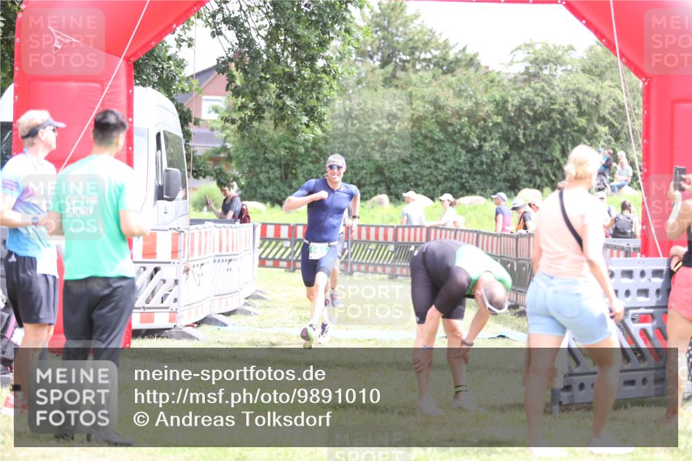 21.06.2026 - 29. Vierlanden-Triathlon Andreas Tolksdorf http://msf.ph/oto/9891010 21.06.2026 13:16:09 Ziel 641, 655, 641, 655 meine-sportfotos.de