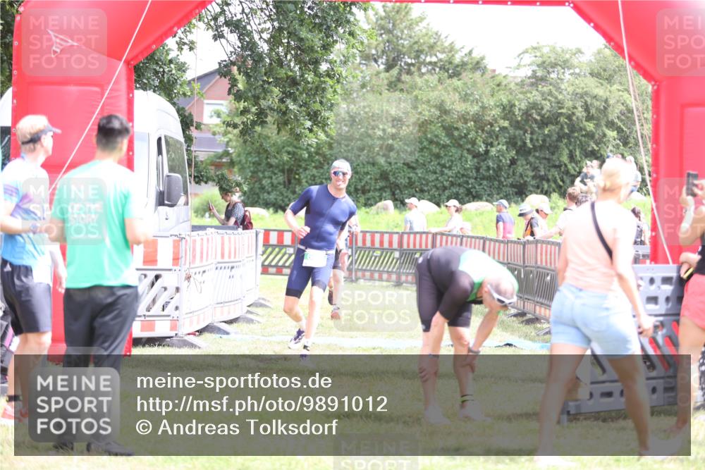 21.06.2026 - 29. Vierlanden-Triathlon Andreas Tolksdorf http://msf.ph/oto/9891012 21.06.2026 13:16:09 Ziel 641, 655, 641, 655 meine-sportfotos.de