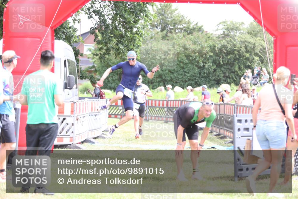 21.06.2026 - 29. Vierlanden-Triathlon Andreas Tolksdorf http://msf.ph/oto/9891015 21.06.2026 13:16:10 Ziel 641, 655, 641, 655 meine-sportfotos.de