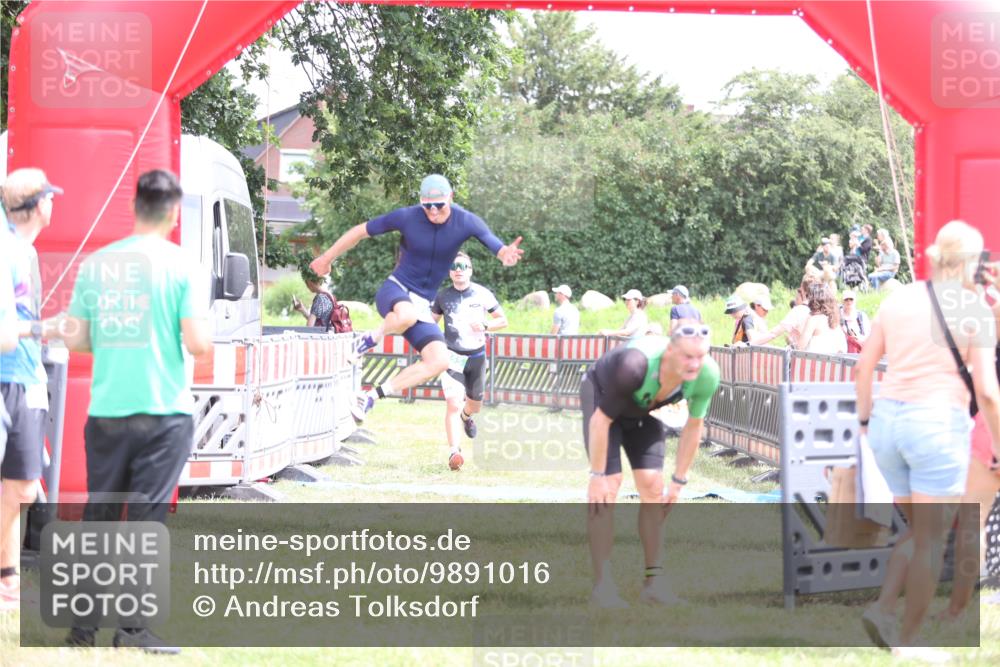 21.06.2026 - 29. Vierlanden-Triathlon Andreas Tolksdorf http://msf.ph/oto/9891016 21.06.2026 13:16:10 Ziel 641, 655, 641, 655 meine-sportfotos.de