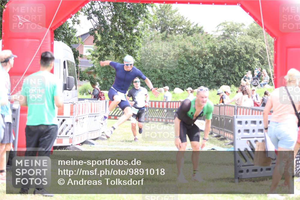 21.06.2026 - 29. Vierlanden-Triathlon Andreas Tolksdorf http://msf.ph/oto/9891018 21.06.2026 13:16:10 Ziel 641, 655, 641, 655 meine-sportfotos.de