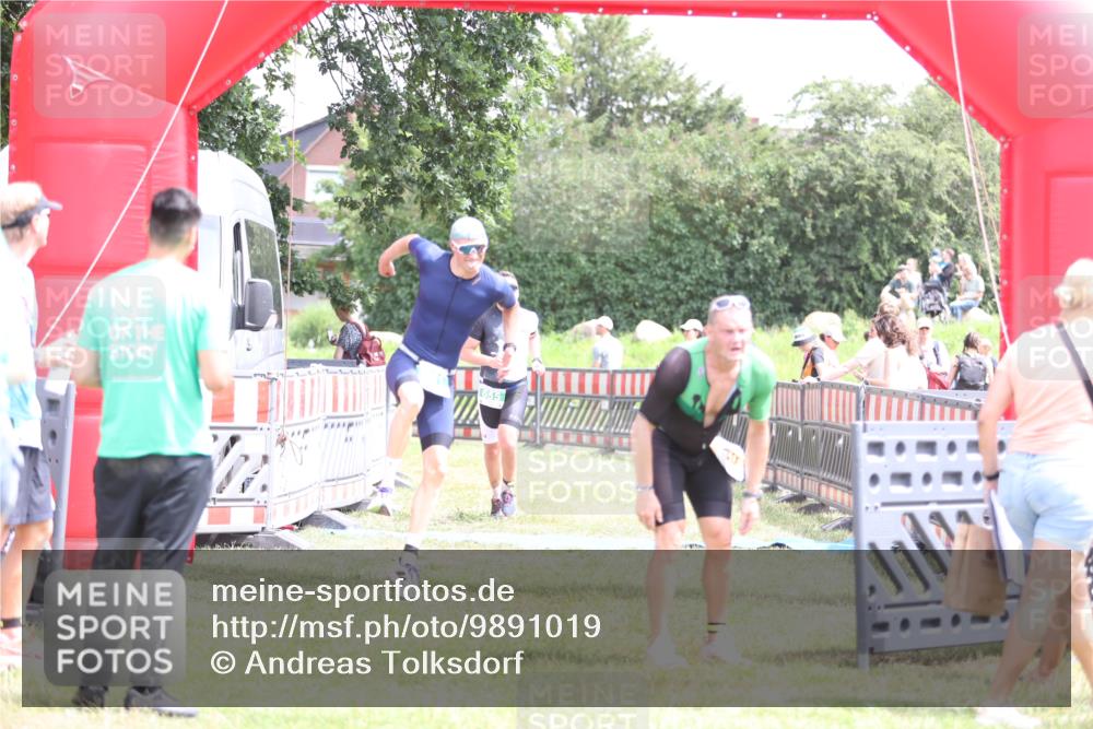 21.06.2026 - 29. Vierlanden-Triathlon Andreas Tolksdorf http://msf.ph/oto/9891019 21.06.2026 13:16:10 Ziel 641, 655, 641, 655 meine-sportfotos.de