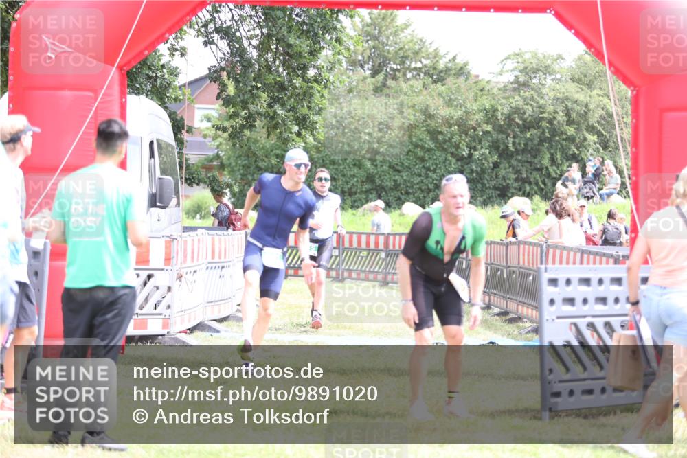 21.06.2026 - 29. Vierlanden-Triathlon Andreas Tolksdorf http://msf.ph/oto/9891020 21.06.2026 13:16:10 Ziel 641, 655, 641, 655 meine-sportfotos.de