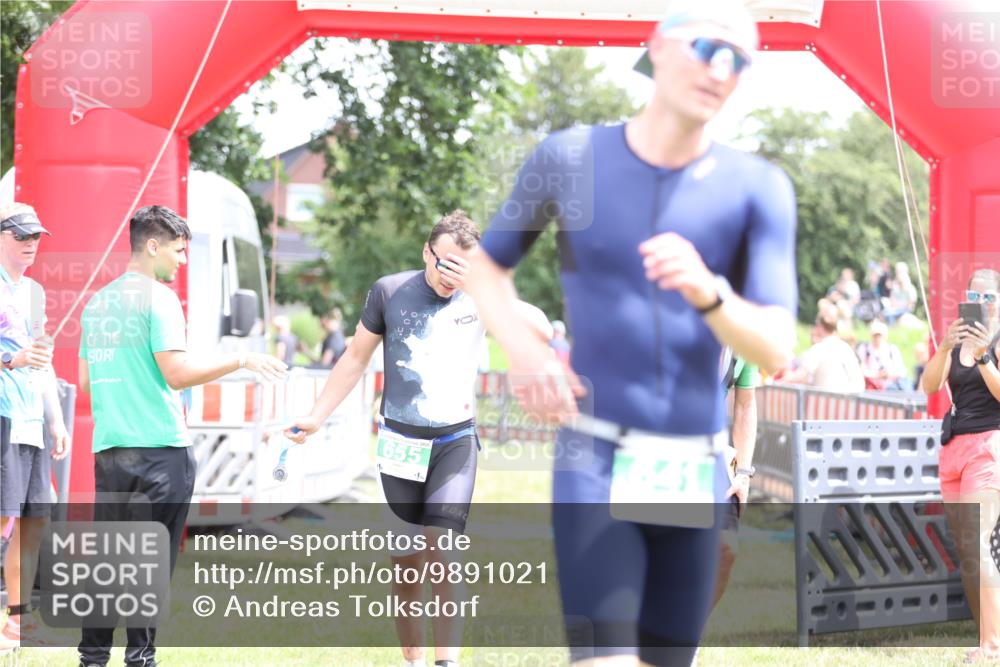 21.06.2026 - 29. Vierlanden-Triathlon Andreas Tolksdorf http://msf.ph/oto/9891021 21.06.2026 13:16:14 Ziel 70, 641, 655, 70, 641, 655 meine-sportfotos.de