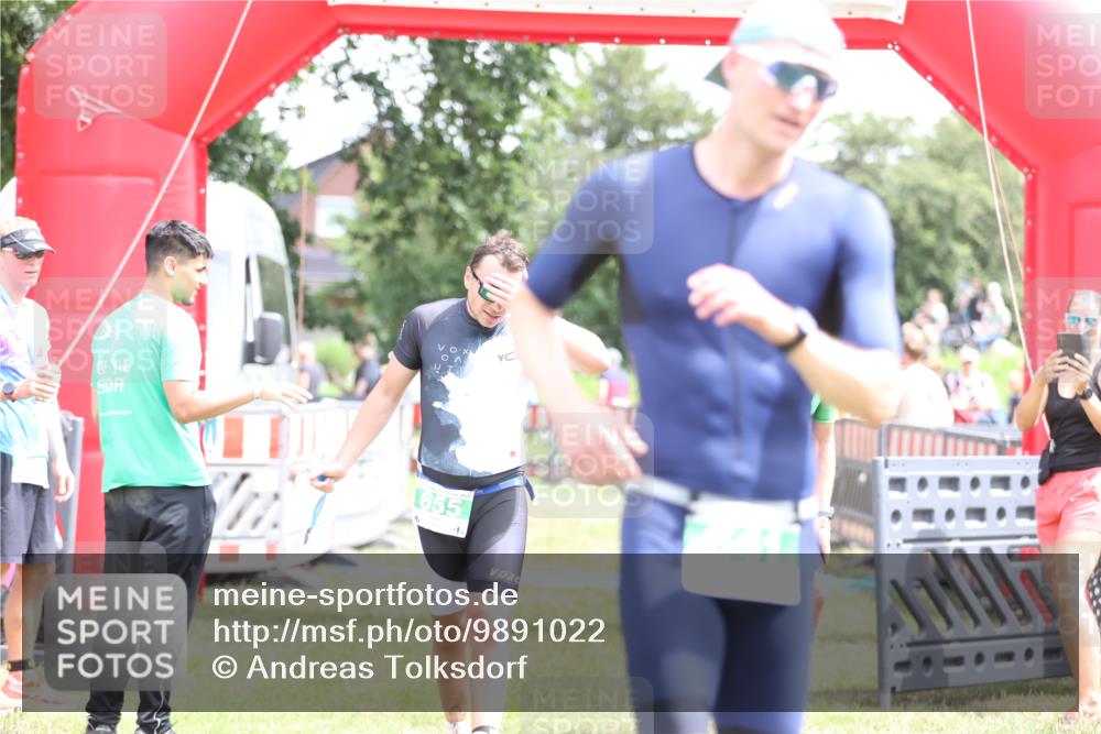 21.06.2026 - 29. Vierlanden-Triathlon Andreas Tolksdorf http://msf.ph/oto/9891022 21.06.2026 13:16:14 Ziel 70, 641, 655, 70, 641, 655 meine-sportfotos.de