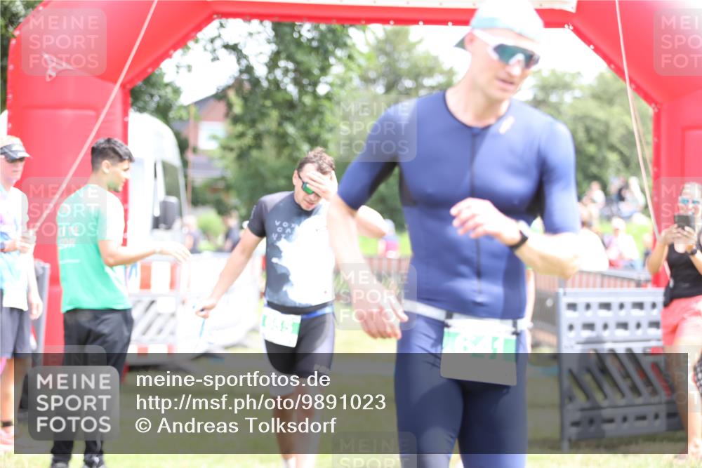 21.06.2026 - 29. Vierlanden-Triathlon Andreas Tolksdorf http://msf.ph/oto/9891023 21.06.2026 13:16:14 Ziel 70, 641, 655, 70, 641, 655 meine-sportfotos.de