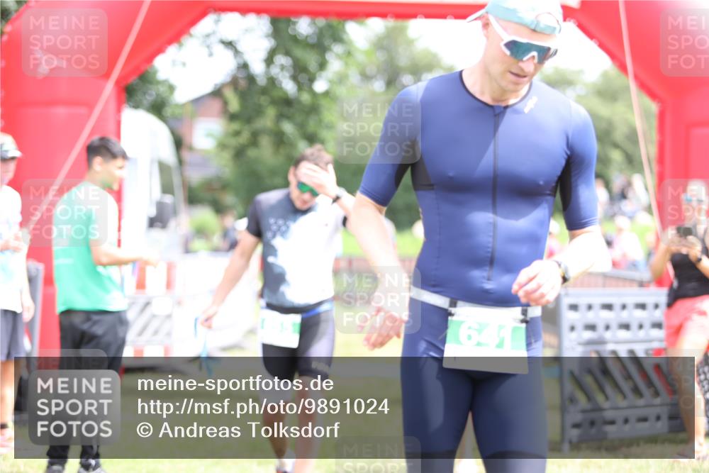 21.06.2026 - 29. Vierlanden-Triathlon Andreas Tolksdorf http://msf.ph/oto/9891024 21.06.2026 13:16:14 Ziel 70, 641, 655, 70, 641, 655 meine-sportfotos.de
