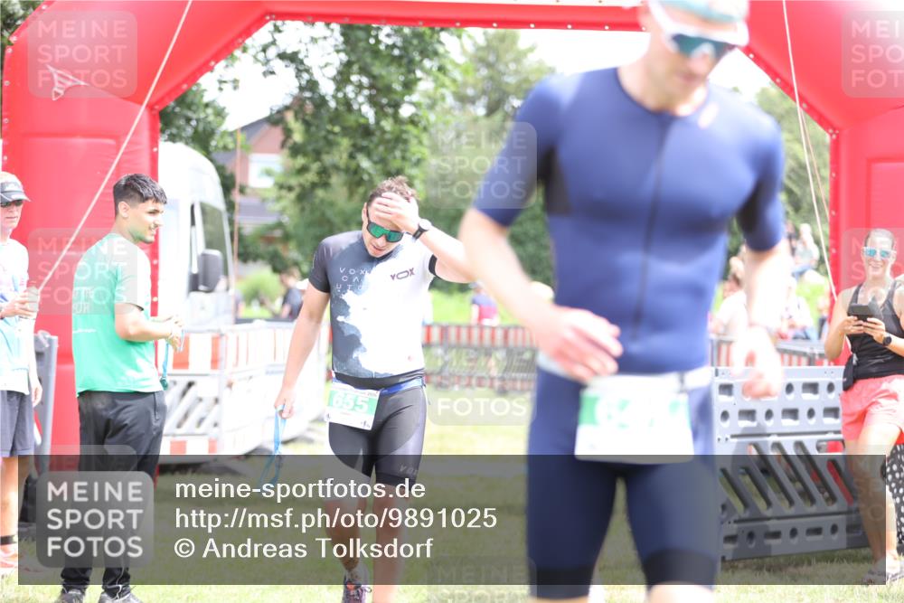 21.06.2026 - 29. Vierlanden-Triathlon Andreas Tolksdorf http://msf.ph/oto/9891025 21.06.2026 13:16:14 Ziel 70, 641, 655, 70, 641, 655 meine-sportfotos.de