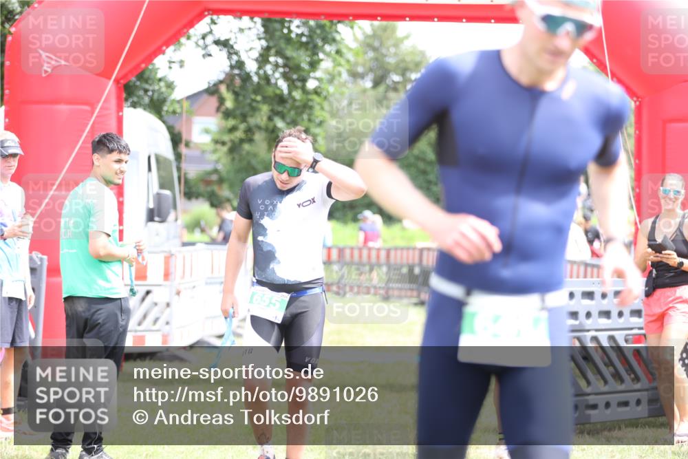 21.06.2026 - 29. Vierlanden-Triathlon Andreas Tolksdorf http://msf.ph/oto/9891026 21.06.2026 13:16:15 Ziel 70, 655, 70, 655 meine-sportfotos.de