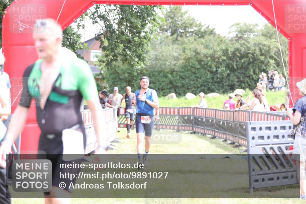 21.06.2026 - 29. Vierlanden-Triathlon Andreas Tolksdorf http://msf.ph/oto/9891027 21.06.2026 13:16:25 Ziel 34, 70, 131, 657, 34, 70, 131, 657 meine-sportfotos.de