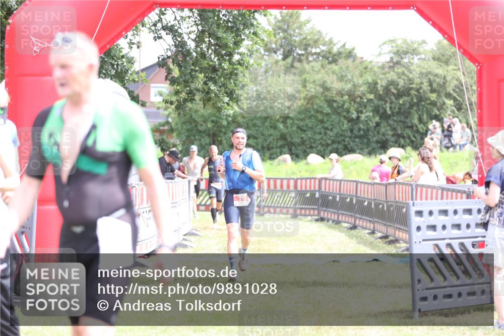21.06.2026 - 29. Vierlanden-Triathlon Andreas Tolksdorf http://msf.ph/oto/9891028 21.06.2026 13:16:25 Ziel 34, 70, 131, 657, 34, 70, 131, 657 meine-sportfotos.de