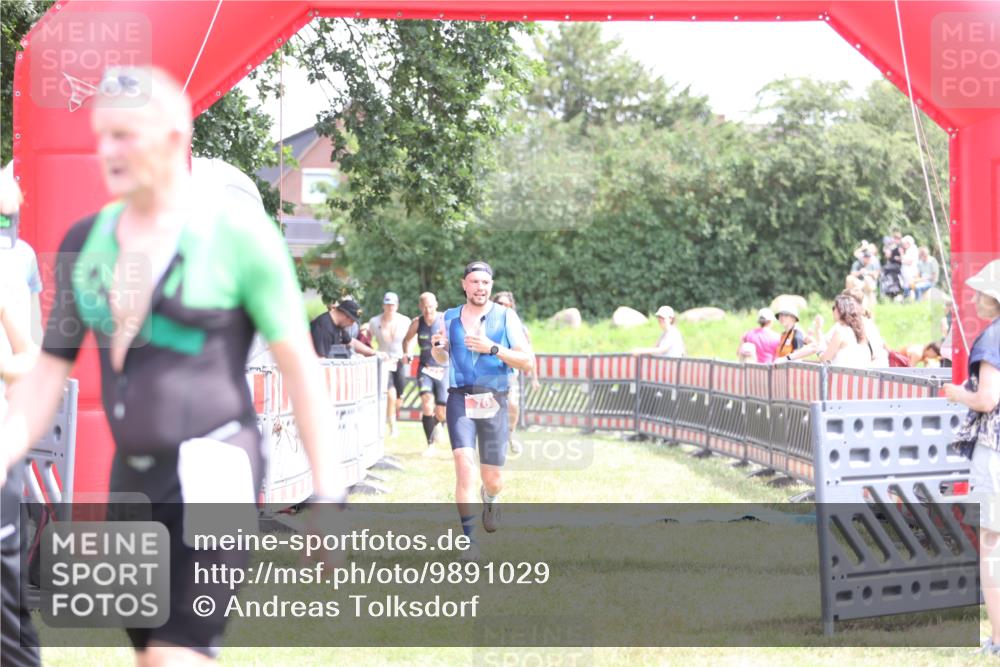 21.06.2026 - 29. Vierlanden-Triathlon Andreas Tolksdorf http://msf.ph/oto/9891029 21.06.2026 13:16:25 Ziel 34, 70, 131, 657, 34, 70, 131, 657 meine-sportfotos.de