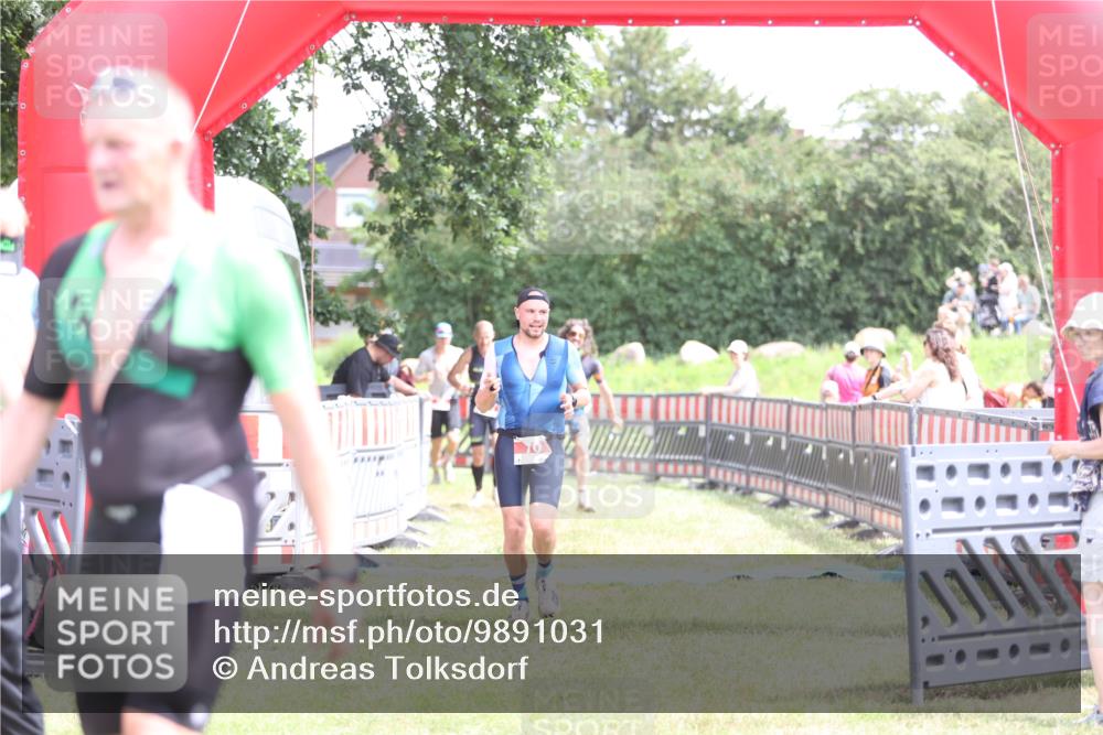 21.06.2026 - 29. Vierlanden-Triathlon Andreas Tolksdorf http://msf.ph/oto/9891031 21.06.2026 13:16:25 Ziel 34, 70, 131, 657, 34, 70, 131, 657 meine-sportfotos.de