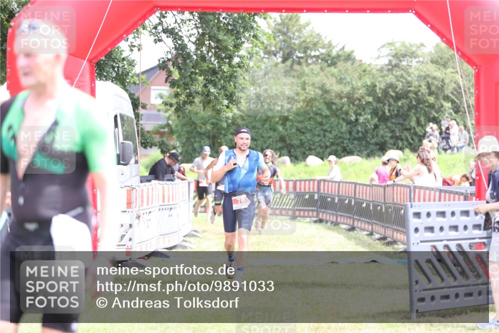 21.06.2026 - 29. Vierlanden-Triathlon Andreas Tolksdorf http://msf.ph/oto/9891033 21.06.2026 13:16:25 Ziel 34, 70, 131, 657, 34, 70, 131, 657 meine-sportfotos.de