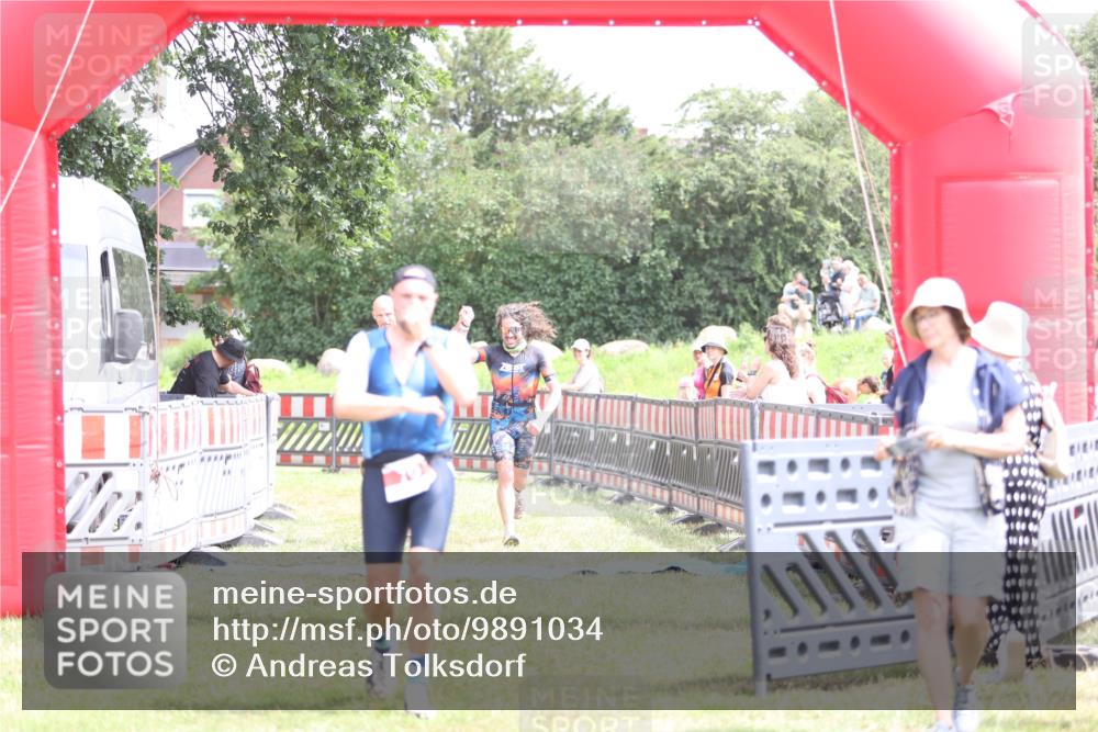 21.06.2026 - 29. Vierlanden-Triathlon Andreas Tolksdorf http://msf.ph/oto/9891034 21.06.2026 13:16:27 Ziel 34, 70, 131, 657, 34, 70, 131, 657 meine-sportfotos.de