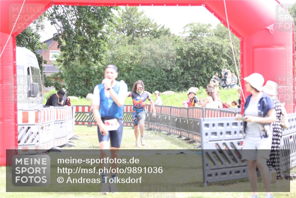 21.06.2026 - 29. Vierlanden-Triathlon Andreas Tolksdorf http://msf.ph/oto/9891036 21.06.2026 13:16:27 Ziel 34, 70, 131, 657, 34, 70, 131, 657 meine-sportfotos.de