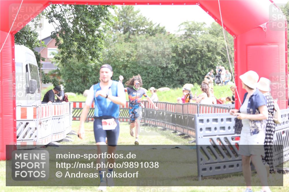 21.06.2026 - 29. Vierlanden-Triathlon Andreas Tolksdorf http://msf.ph/oto/9891038 21.06.2026 13:16:27 Ziel 34, 70, 131, 657, 34, 70, 131, 657 meine-sportfotos.de