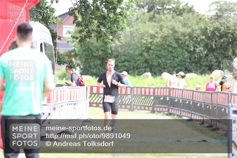 21.06.2026 - 29. Vierlanden-Triathlon Andreas Tolksdorf http://msf.ph/oto/9891049 21.06.2026 13:16:48 Ziel 151, 166, 743, 151, 166, 743 meine-sportfotos.de