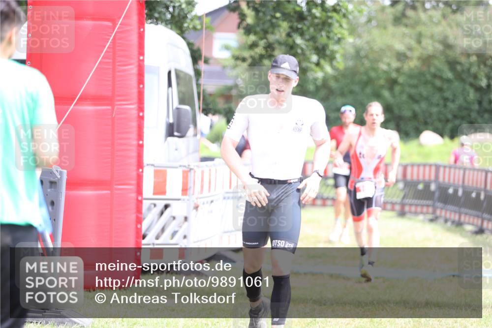 21.06.2026 - 29. Vierlanden-Triathlon Andreas Tolksdorf http://msf.ph/oto/9891061 21.06.2026 13:17:21 Ziel 7, 130, 160, 7, 130, 160 meine-sportfotos.de