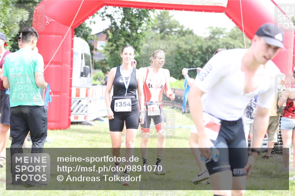 21.06.2026 - 29. Vierlanden-Triathlon Andreas Tolksdorf http://msf.ph/oto/9891070 21.06.2026 13:17:25 Ziel 130, 160, 130, 160 meine-sportfotos.de