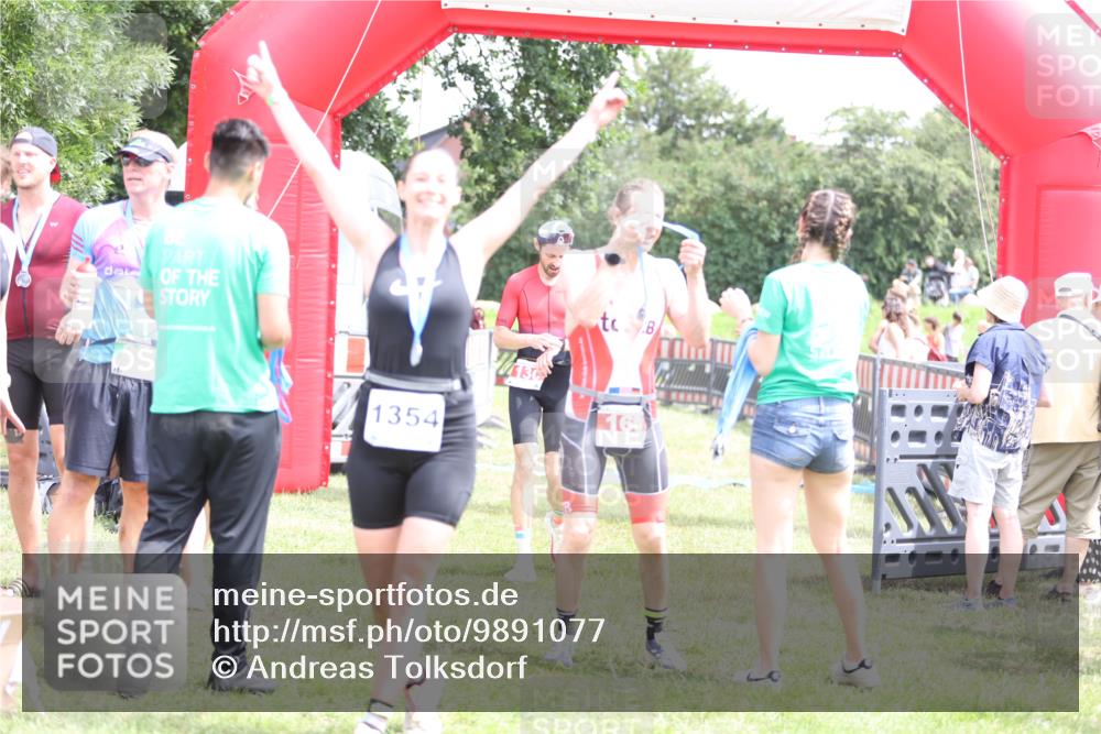 21.06.2026 - 29. Vierlanden-Triathlon Andreas Tolksdorf http://msf.ph/oto/9891077 21.06.2026 13:17:26 Ziel 130, 160, 130, 160 meine-sportfotos.de