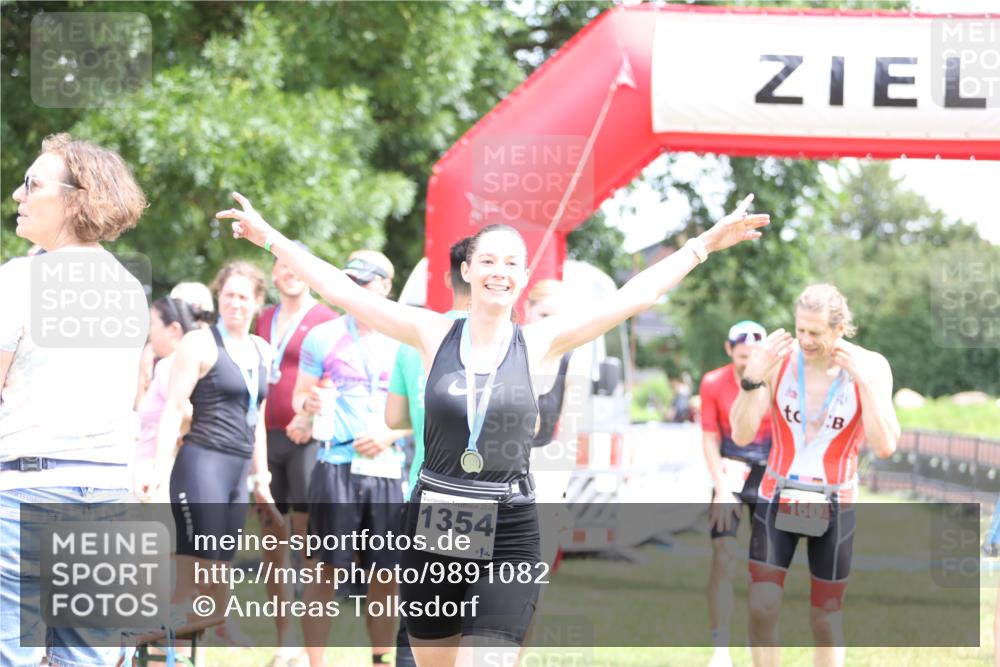 21.06.2026 - 29. Vierlanden-Triathlon Andreas Tolksdorf http://msf.ph/oto/9891082 21.06.2026 13:17:27 Ziel 130, 130 meine-sportfotos.de